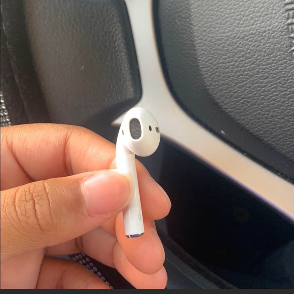 Right airpod ONLY